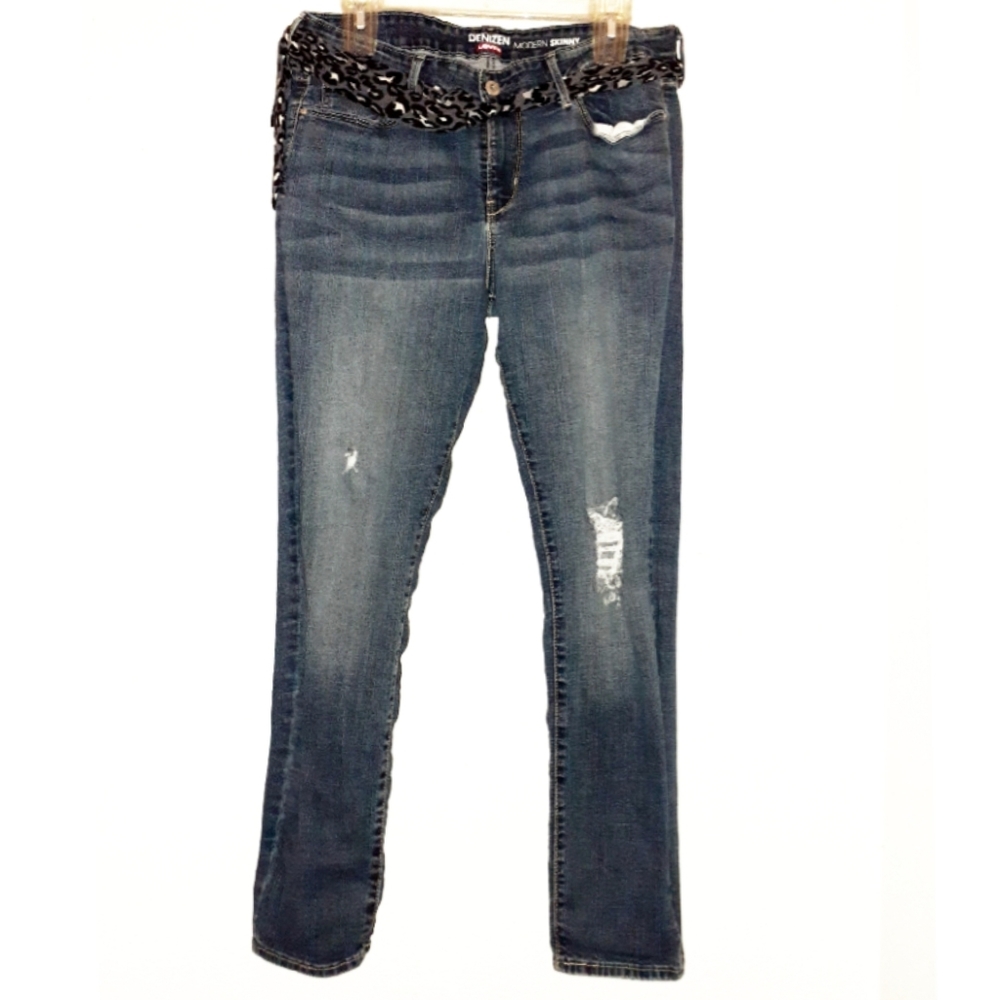 Distressed Levi's - Picture 3 of 10